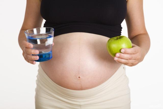 Nước giúp duy trì sức khỏe của mẹ và thai nhi