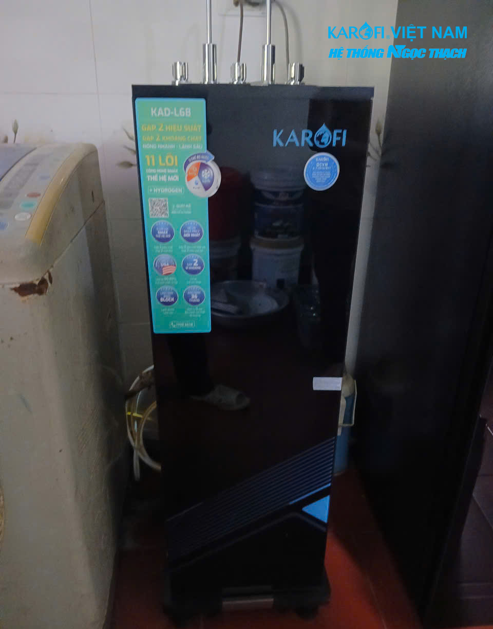 Máy lọc nước nóng lạnh Karofi KAD-L68