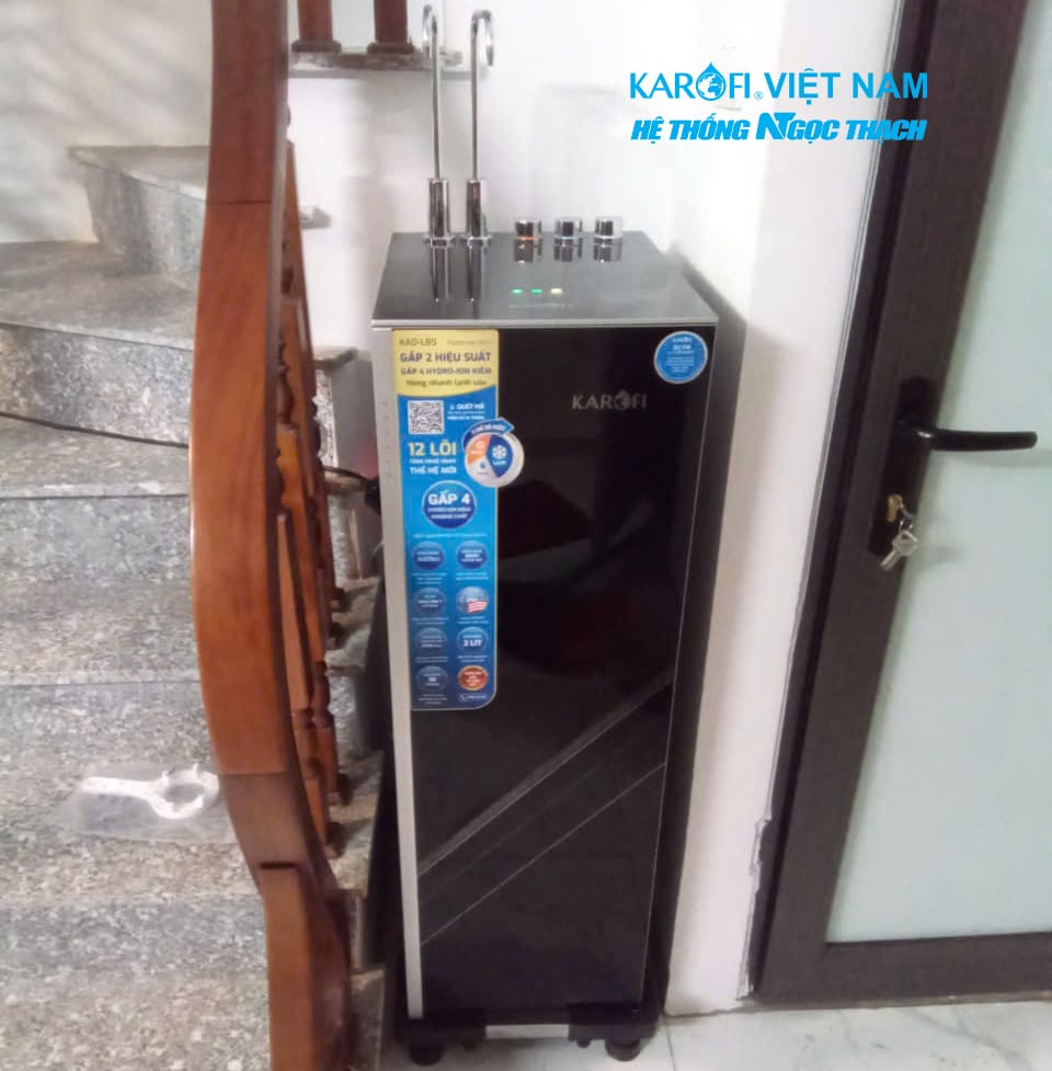 Máy lọc nước nóng lạnh Karofi KAD-L85