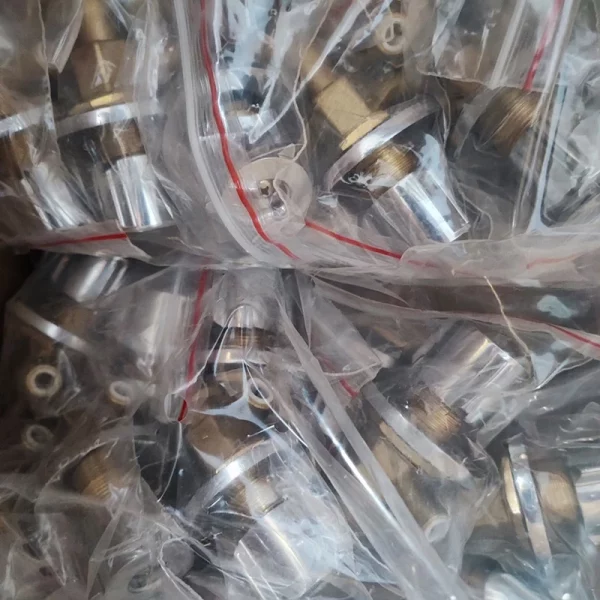 Van khóa, Núm vặn máy lọc nước nóng lạnh Karofi